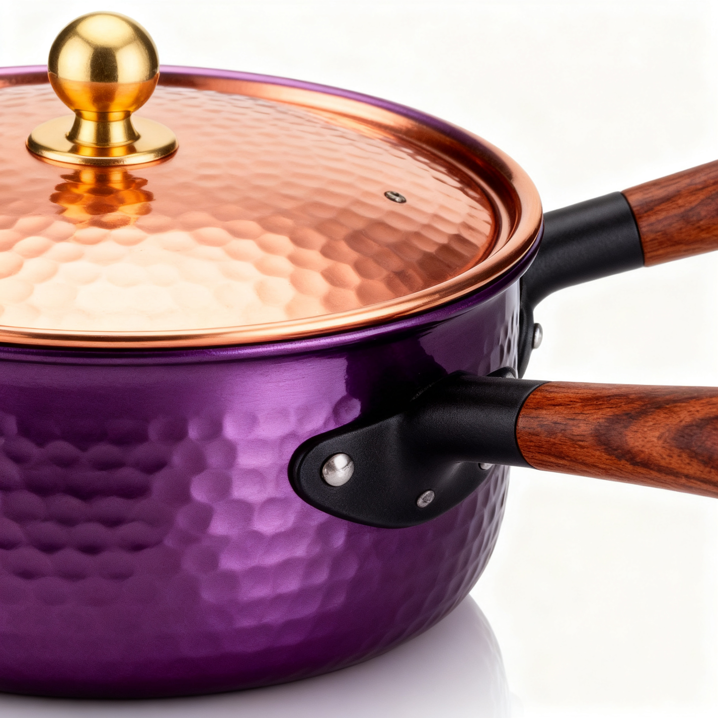 💜 Purple Hammered Enamel Dutch Oven A statement cookware piece that brings artistic beauty, slow cooking tradition, and everyday warmth into your kitchen